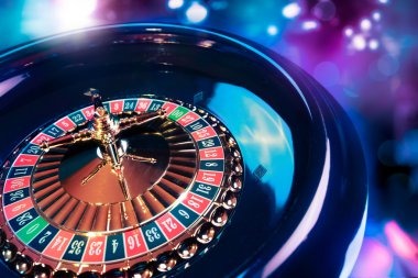Weekly cashback calendar showing Monday credit schedule on magnumbet